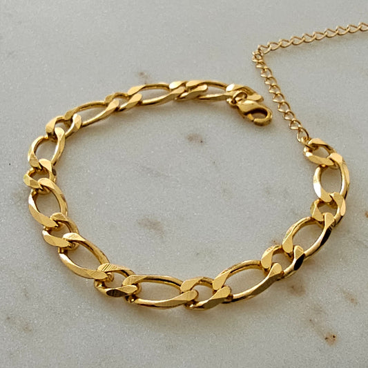 18K Gold Plated Bracelet with classic Figaro links.