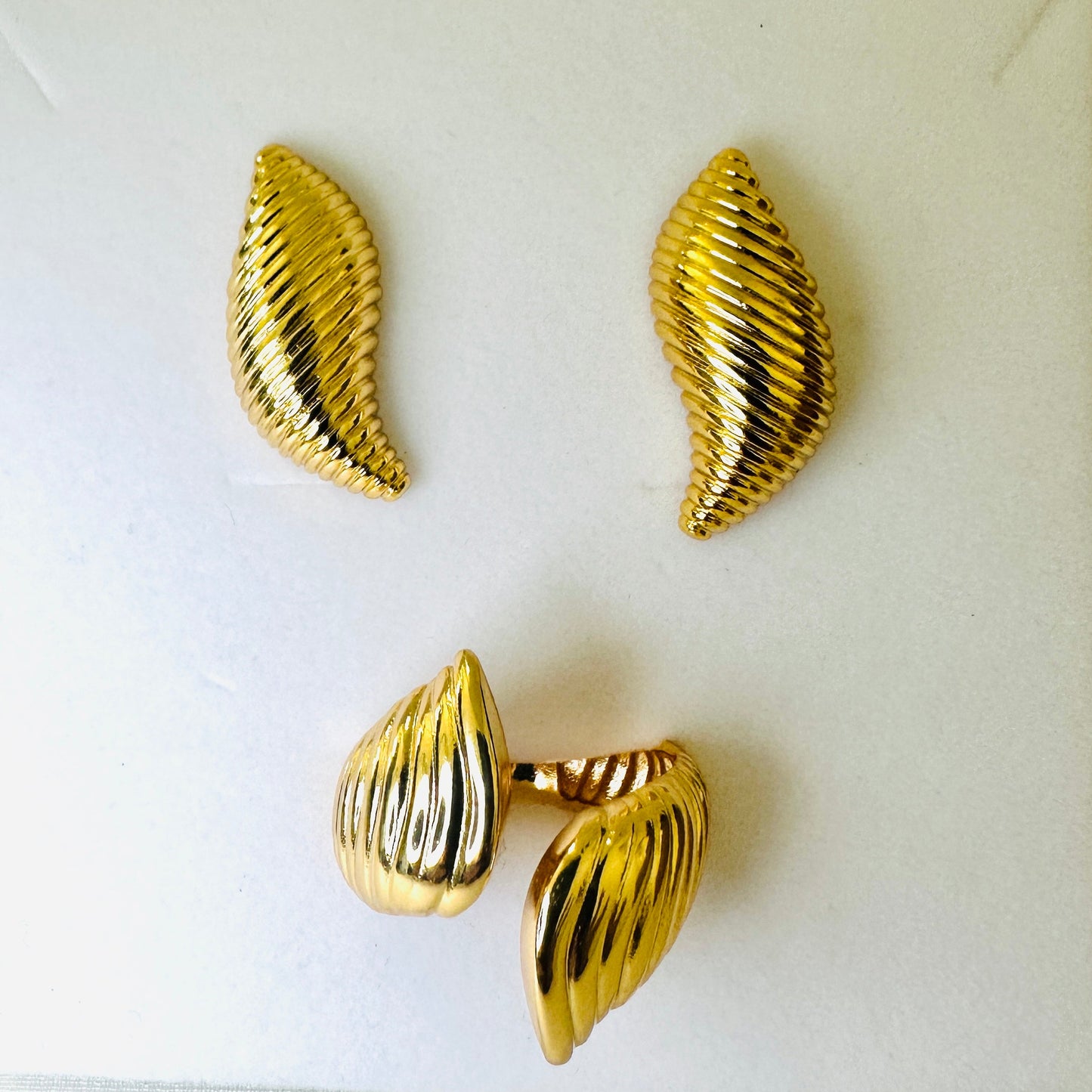 Ridge Croissant Earrings - 18K Gold Plated