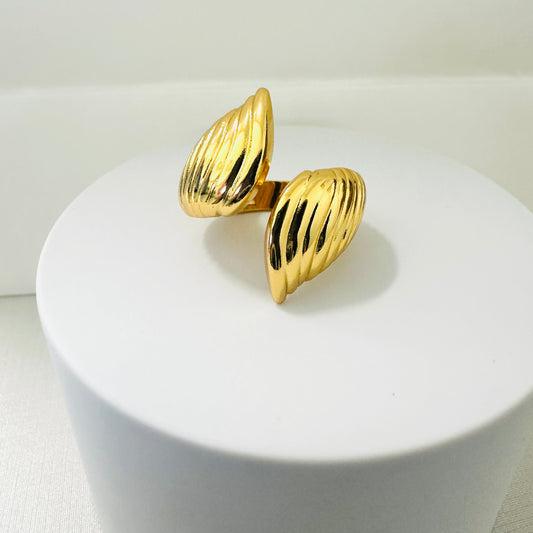 Ridge Croissant Ring - 18K Gold Plated