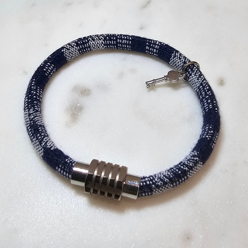 Men's Bracelet with blue cord and Silver 925 details.