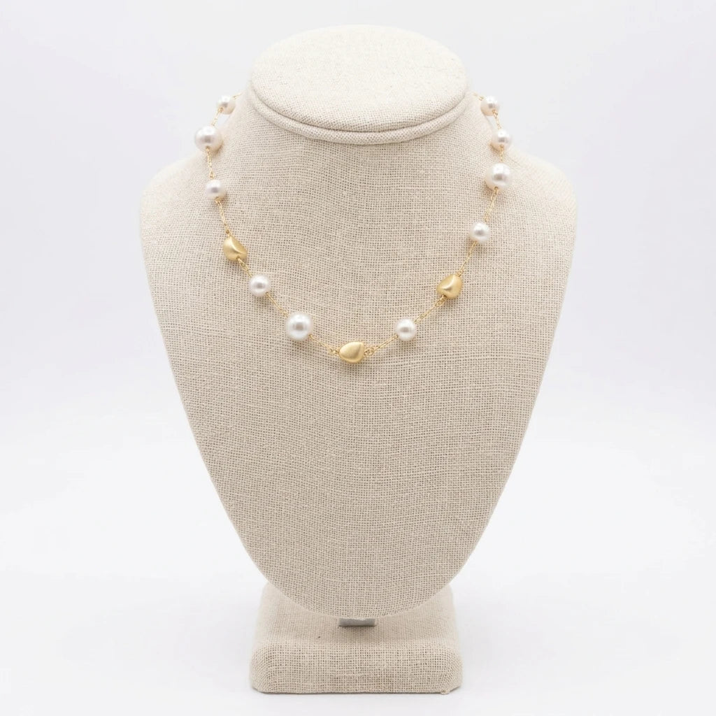 Brushed Details and Pearls Necklace - 18K Gold Plated