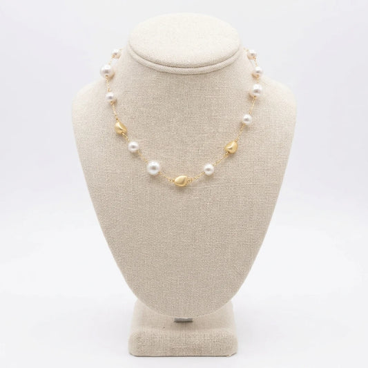 Brushed Details and Pearls Necklace - 18K Gold Plated