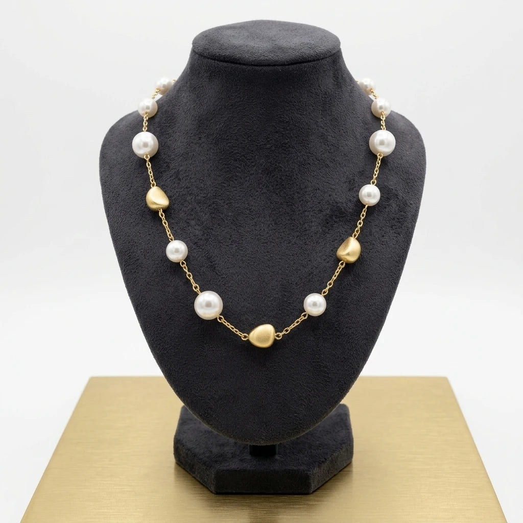 Brushed Details and Pearls Necklace - 18K Gold Plated
